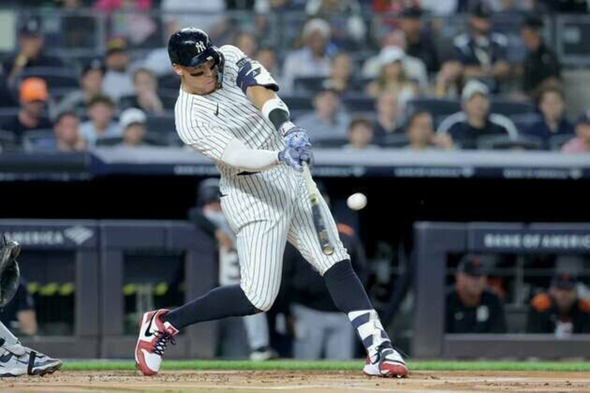MLB roundup: M's win in 12, grab share of AL West lead