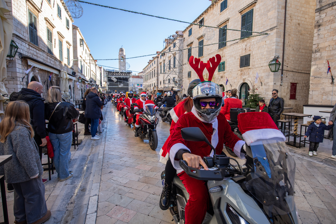 CROATIA-DUBROVNIK-CHRISTMAS-SANTA CLAUS-MOTORCYCLE