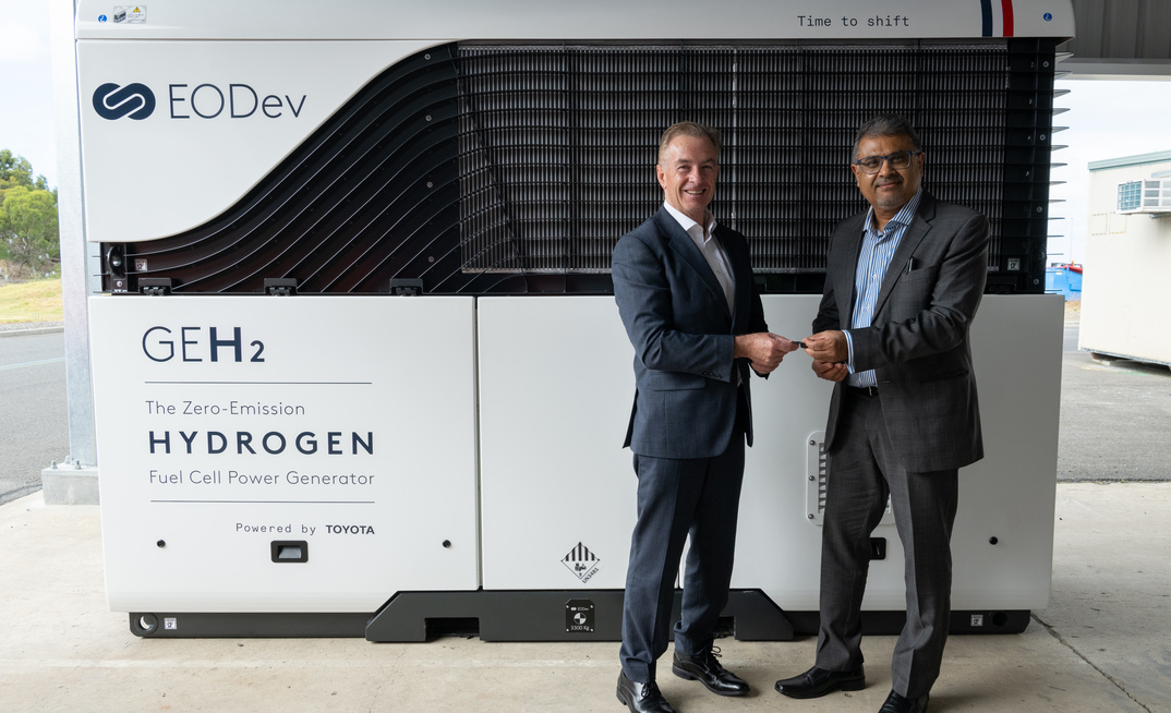  Toyota Australia president and CEO Matthew Callachor (left) handing over the keys of the first EODev GEH2 generator assembled at Toyota’s Altona facility to Ramesh Liyanage, Thiess Group executive - Assets, Autonomy & Digital