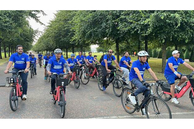 Union Sports Minister Mansukh Mandaviya leads 'Cheer for Bharat' cycling initiative with Indian diaspora in Glasgow