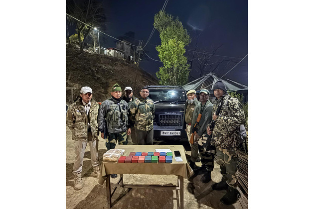 Manipur Police intercepts SUV at Tengnoupal check post, recovers large quantity of narcotics