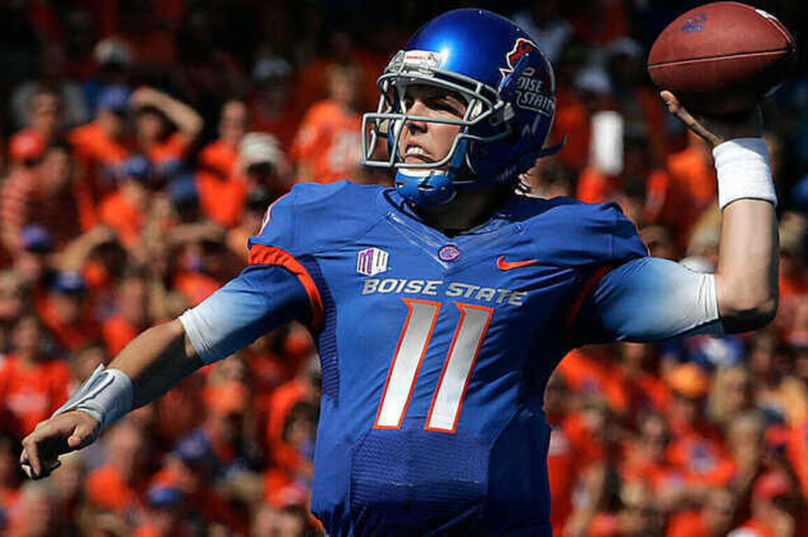Boise State to honor Kellen Moore with field marking tribute