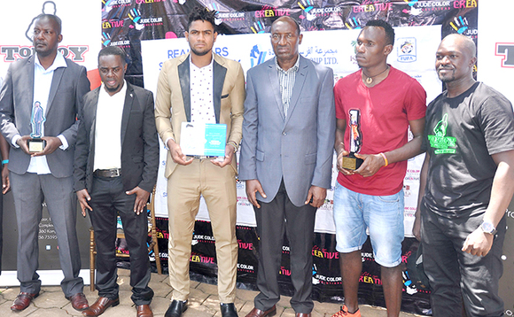 Wasswa Bbosa (ku kkono), Isaac Mukasa, nnannyini Real Stars, Yusuf Babu, Asuman Lubowa, Joel Mutakubwa ne Phillip Munaabi owa TopBoy. Wasswa Bbosa (ku kkono), Isaac Mukasa, nnannyini Real Stars, Yusuf Babu, Asuman Lubowa, Joel Mutakubwa ne Phillip Munaabi owa TopBoy.