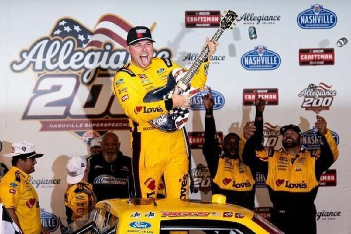 Layne Riggs delivers last-lap pass for Truck Series win at Nashville