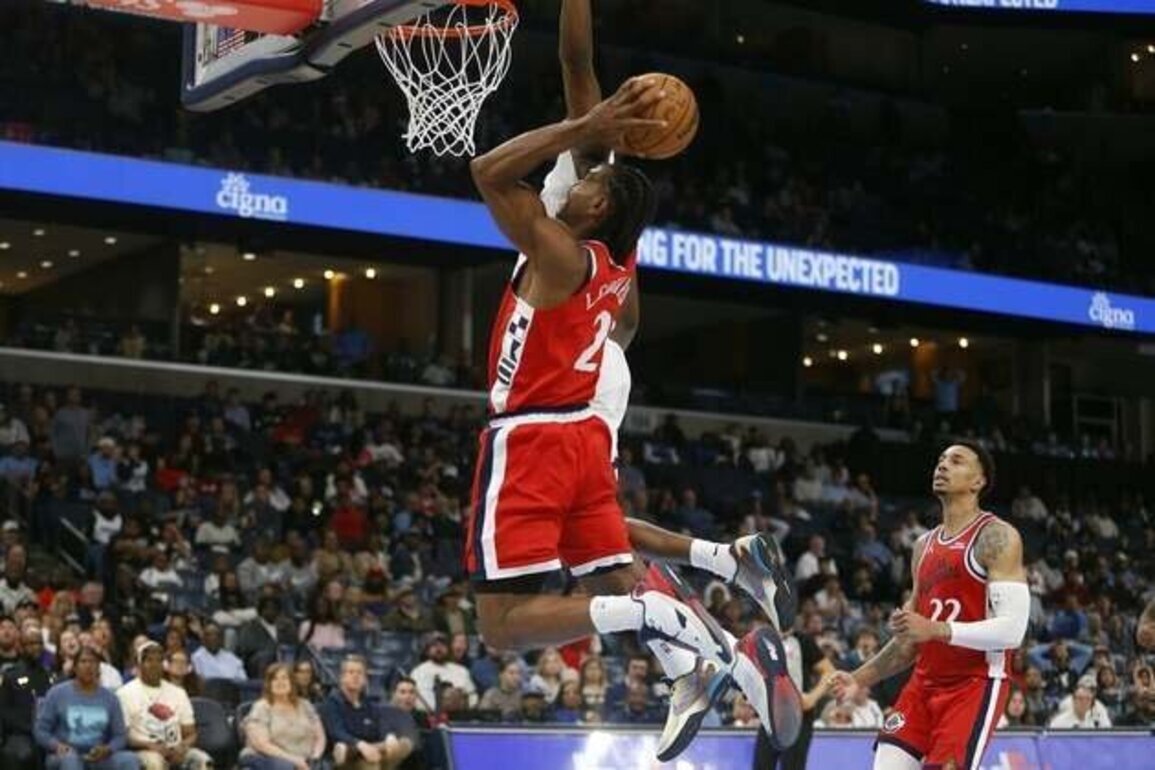 Clippers shrug off 19-point deficit, rally past Grizzlies