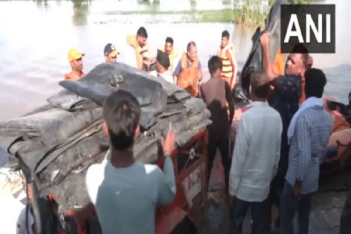 Punjab: NDRF teams provide relief materials in flood-affected Fazilka, rescue 1500 villagers