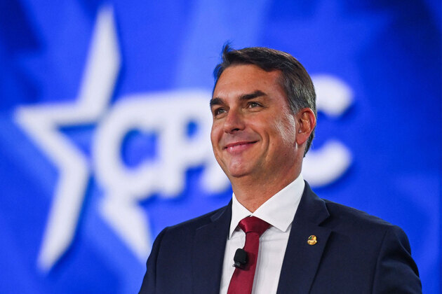 Flavio Bolsonaro calls for closer Brazil-US alignment at conservative conference