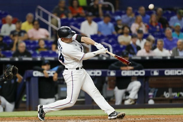 Cubs' late comeback sinks Marlins