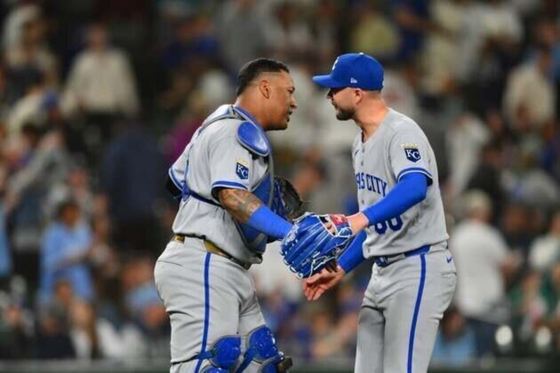 Royals pull out victory over Mariners in slugfest