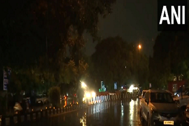 Heavy rainfall lashes parts of Delhi, NCR