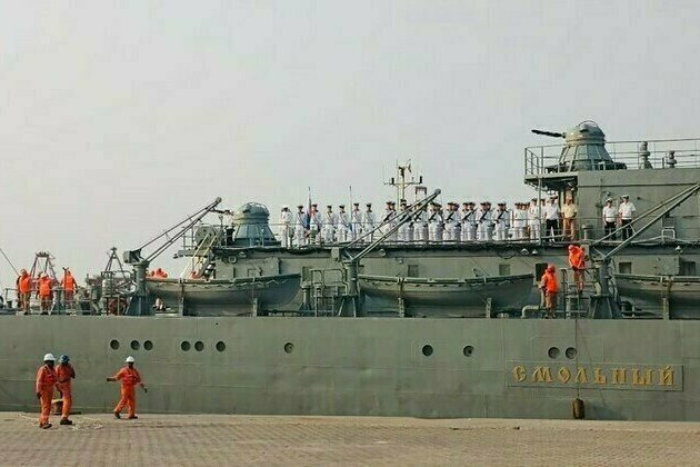 Russian warship continues African tour 
