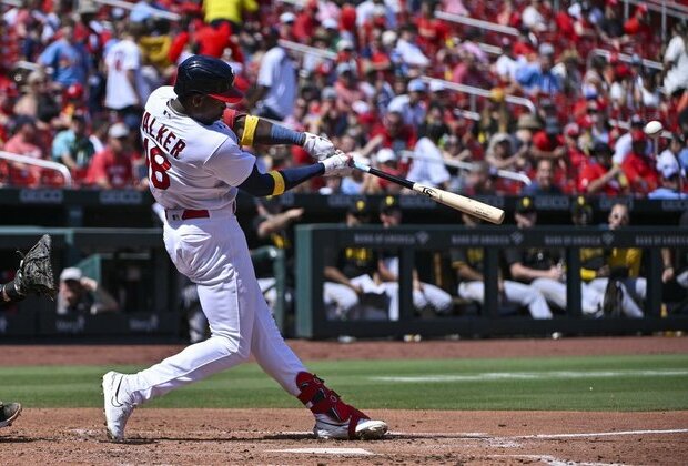 Cardinals stave off 3-game sweep by edging Pirates