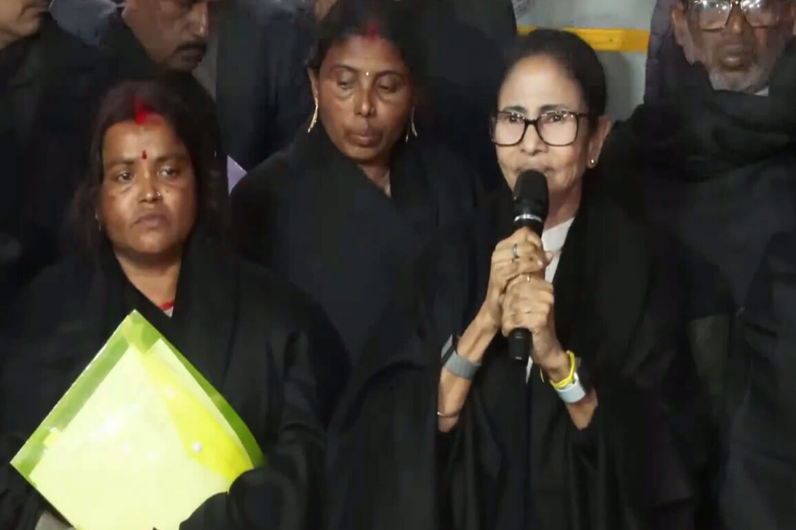 Mamata Banerjee challenges maintainability of ED's plea in SC; alleges data theft at I-PAC searches
