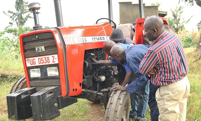 Kabarole war veterans get tractor Kabarole war veterans get tractor