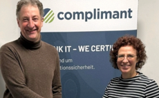Experten für Informationssicherheit und Datenschutz: Franz Obermayer begrüßt Ann-Karina Wrede bei der Systemhausgruppe Fox.