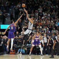 Victor Wembanyama's late hoop caps Spurs' rally vs. Suns