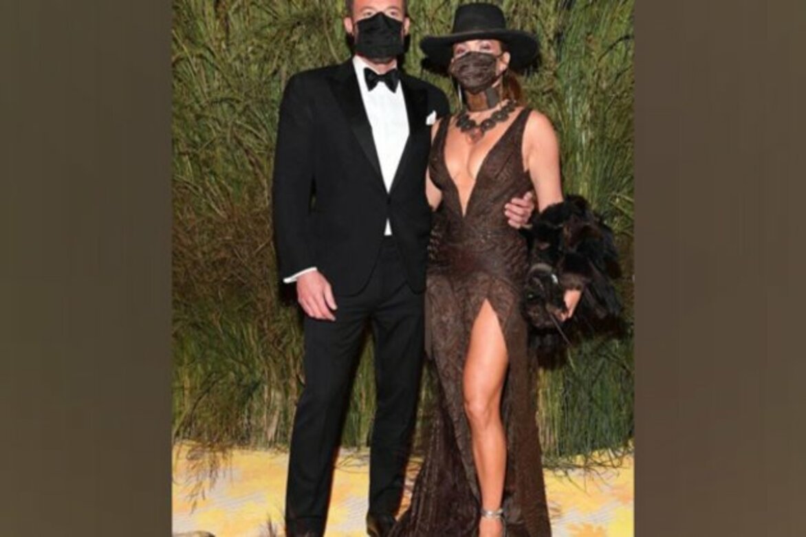Jennifer Lopez, Ben Affleck arrive at Met Gala 2021