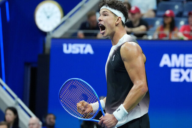 Shelton battles past Shapovalov to reach US Open fourth round