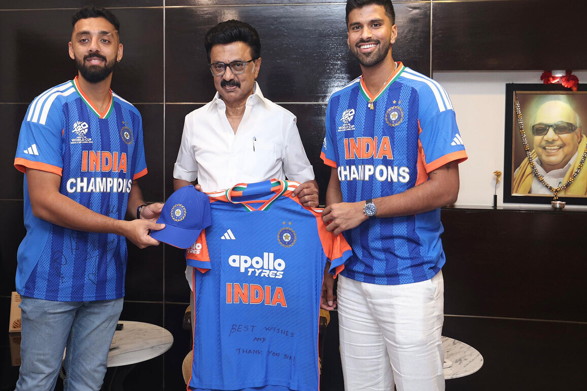 Tamil Nadu CM Stalin meets Washington Sundar, Varun Chakaravarthy after India's T20 WC triumph