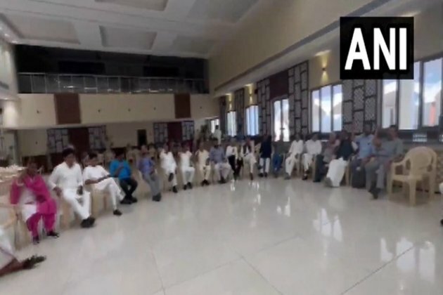 Delhi: Detained Congress MPs raise slogans in support of Rahul Gandhi over disqualification as MP