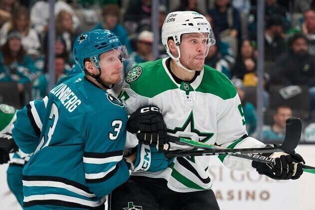 Wyatt Johnston scores twice to lead Stars past Sharks