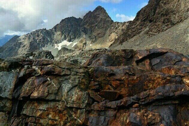 Massive Natural Hydrogen Reserves Could Fuel Earth for Years