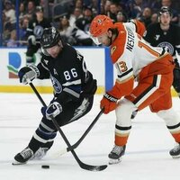 Nikita Kucherov scores 1,000th point as Lightning edge Ducks