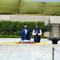 Chile President pays homage to Mahatma Gandhi at Raj Ghat