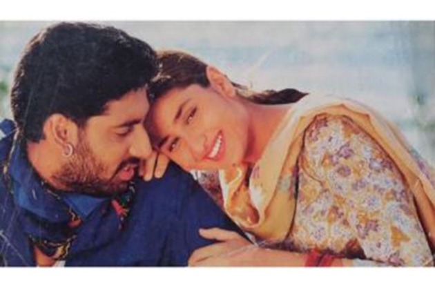 Kareena Kapoor marks 25 years in films, shares throwback from 'Refugee'
