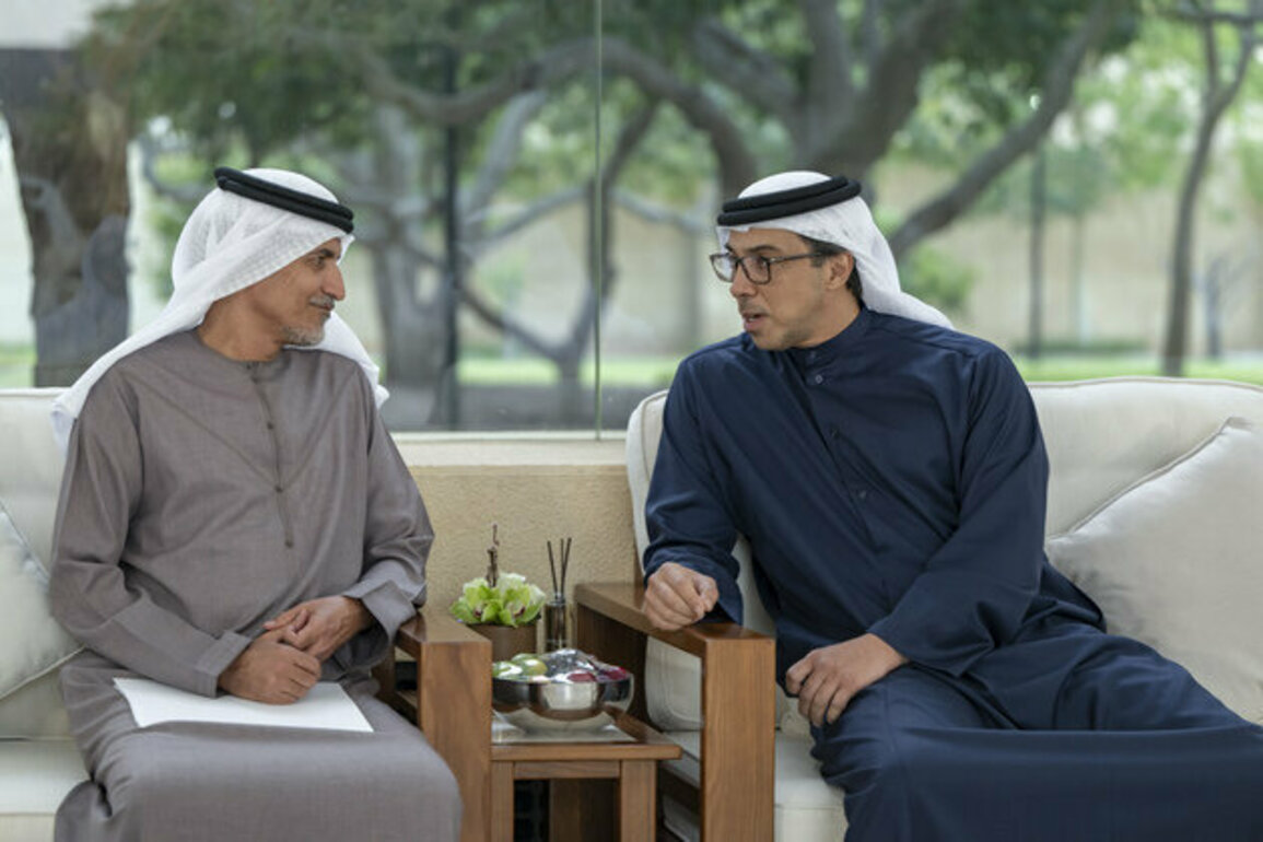 Mansour bin Zayed hosts employees from various government entities at Ramadan Iftar banquet