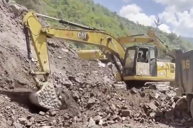 JK: Baramulla-Uri NH closed near Lagama after landslide, traffic diverted
