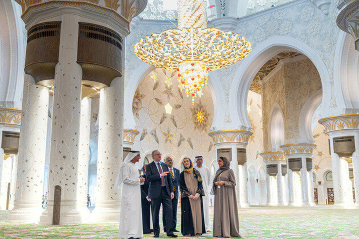 Australian Prime Minister visits Sheikh Zayed Grand Mosque in Abu Dhabi