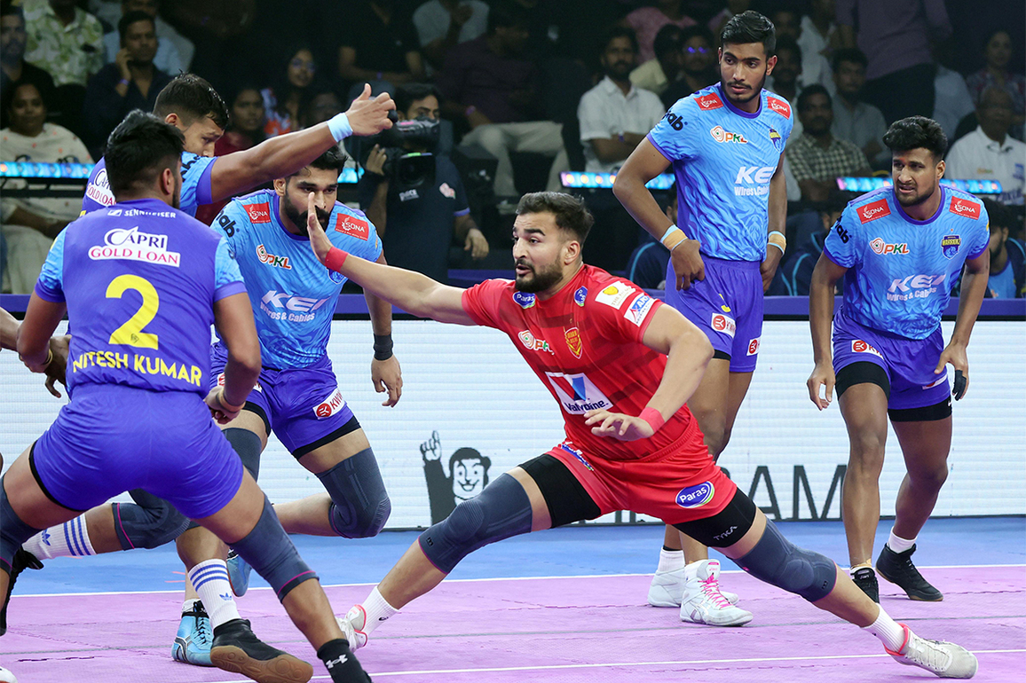 PKL 12: Ashu's 16 points help Dabang Delhi remain undefeated with commanding triumph over Bengal Warriorz
