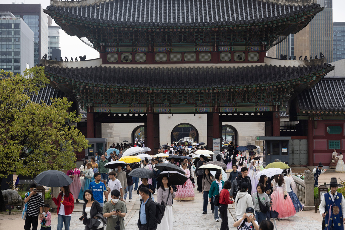SOUTH KOREA-SEOUL-GYEONGBOKGUNG-HOLIDAY-TOURISM