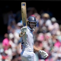 Ashes fifth Test: Jacob Bethell hits fifty, England trail by nine runs at Tea on Day 4