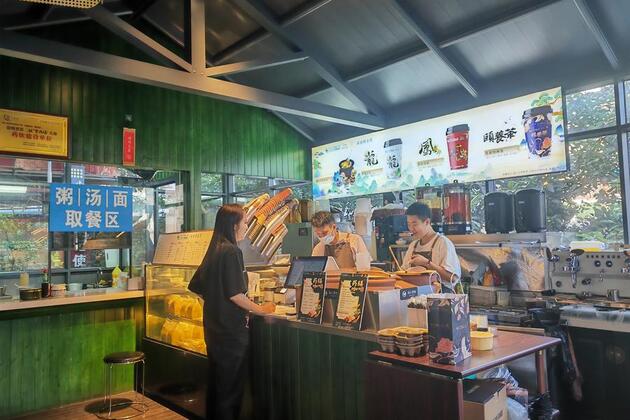 Herbal drinks brew new wellness trend among Chinese youth