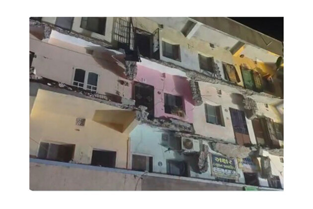 Gujarat: Locals safely evacuated after balcony collapse traps several Vadodara's Soma Talab