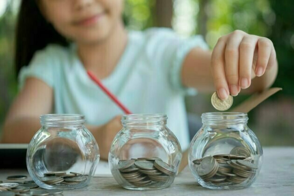 Bagaimana meredam perilaku konsumtif anak sejak dini: Tip untuk orang tua muda