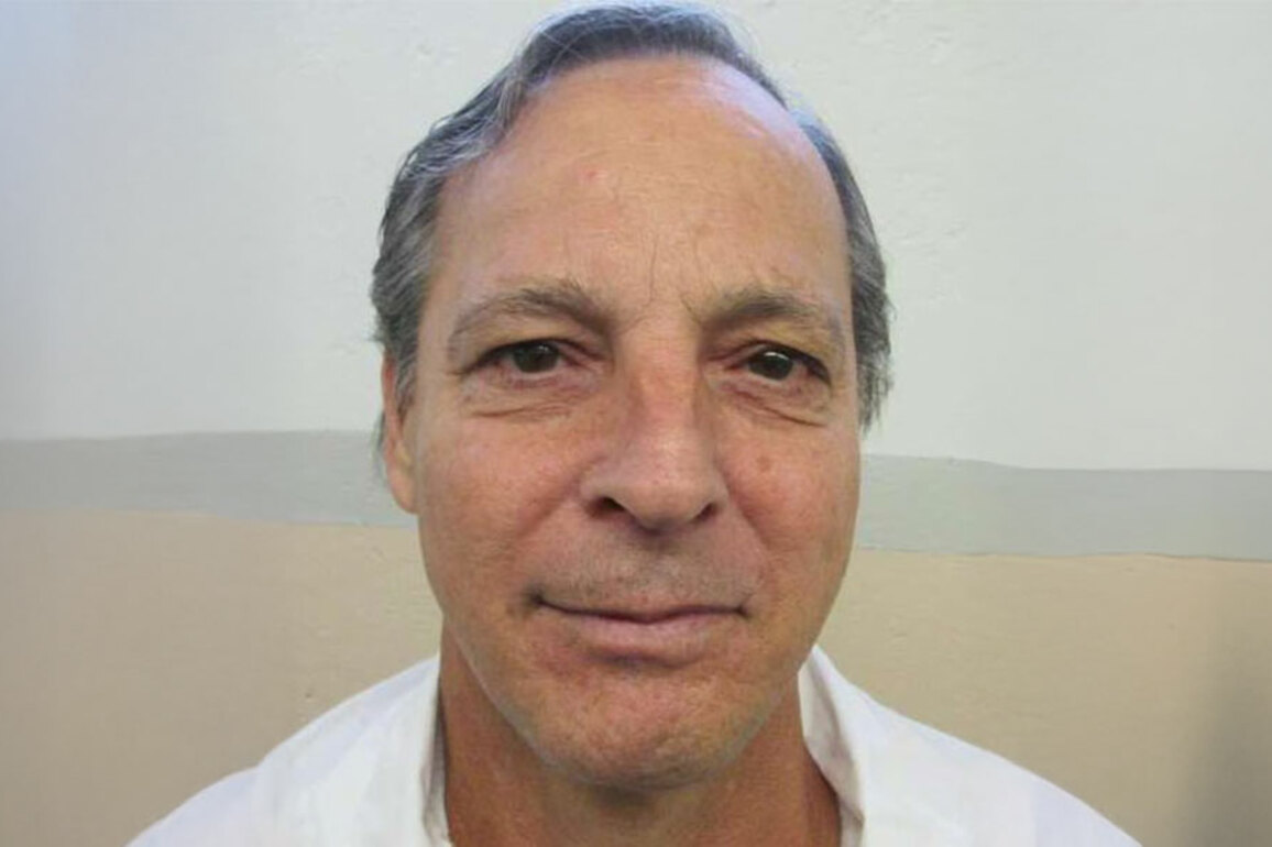 Alabama executes Gregory Hunt by nitrogen gas for 1988 murder