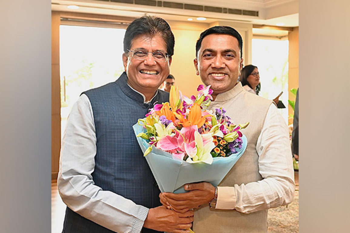 Piyush Goyal meets Goa CM Pramod Sawant , discusses ways of boosting organic exports