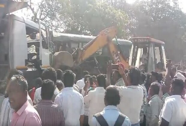 Tamil Nadu: Five killed, 10 injured in bus-lorry collision in Tiruvallur