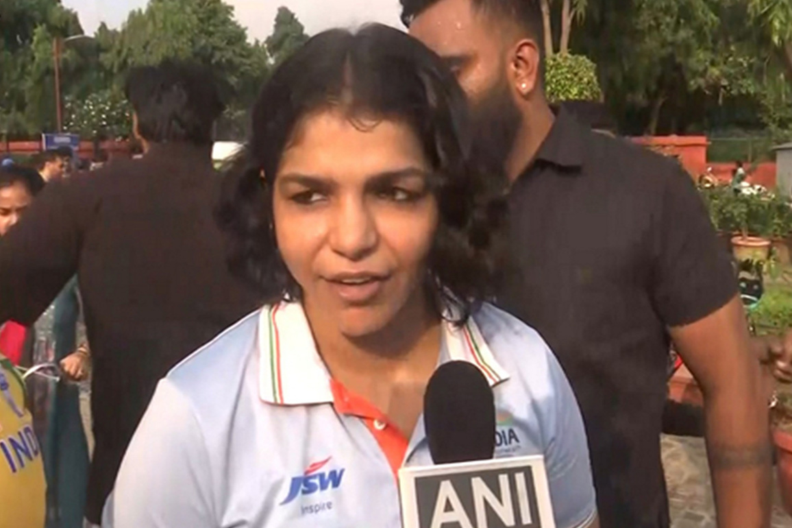 "I request PM, Sports Minister, WFI to take trial of Vinesh": Sakshi Malik backs Vinesh Phogat