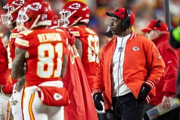 Chiefs DBs coach Dave Merritt arrested, charged with domestic battery