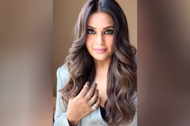 "Get those muscles beautiful ladies": Bipasha Basu shares cryptic post after Mrunal Thakur's old video of mocking her resurfaces