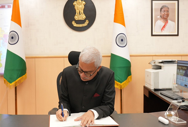 Vivek Joshi assumes charge as Election Commissioner in pursuance of Ministry of Law and Justice