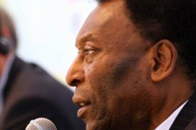Pele leaves Brazil hospital after successful surgery