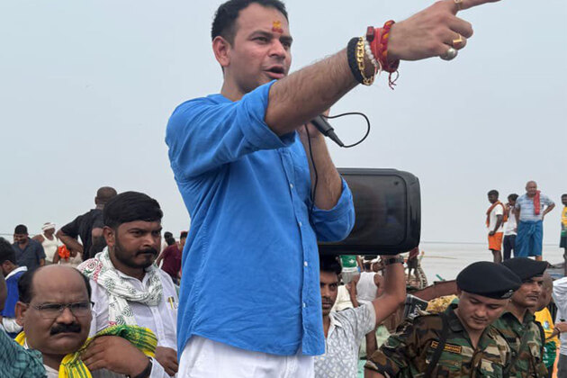 No assistance by BJP-Nitish government: Tej Pratap Yadav visits flood-affected Raghopur