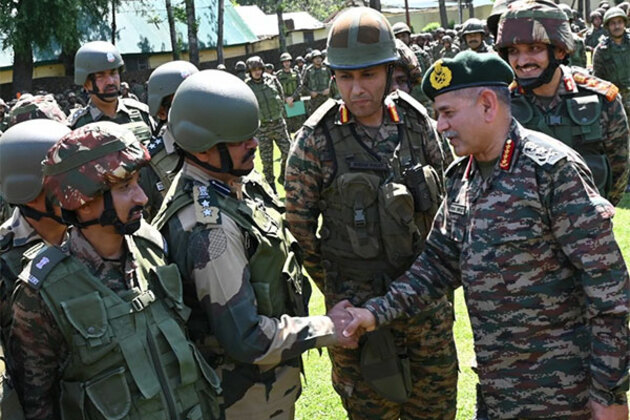 COAS Upenda Dwivedi visits forward locations of Dagger division; commends troops for valour during Op Sindoor