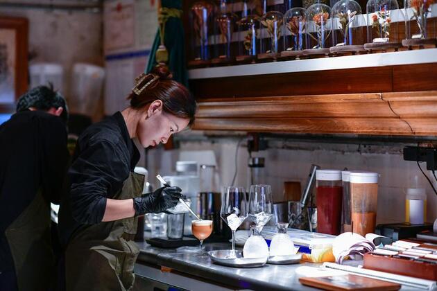 Beverage industry brews holiday consumption boom in SW China