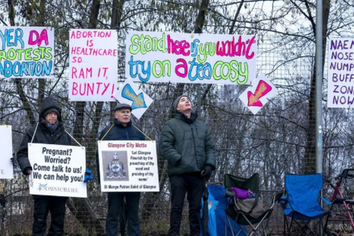 Abortion buffer zone law can't be enforced when clinics closed, police say